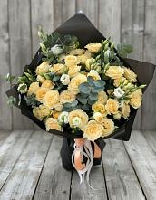 Букет цветов из:  Розы и Лизиантусы в Алексее-Тенгинской