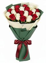 Букет Микс из красных и белых роз в Алексее-Тенгинской